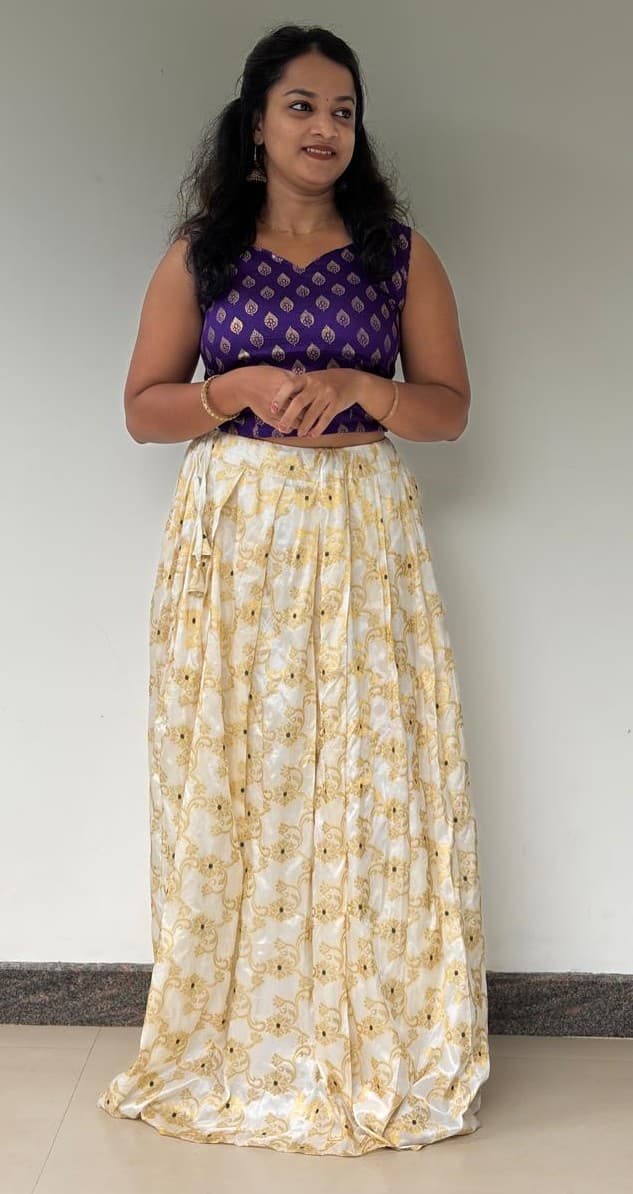 PATTUPAVADA AND BLOUSE(DY 8000)